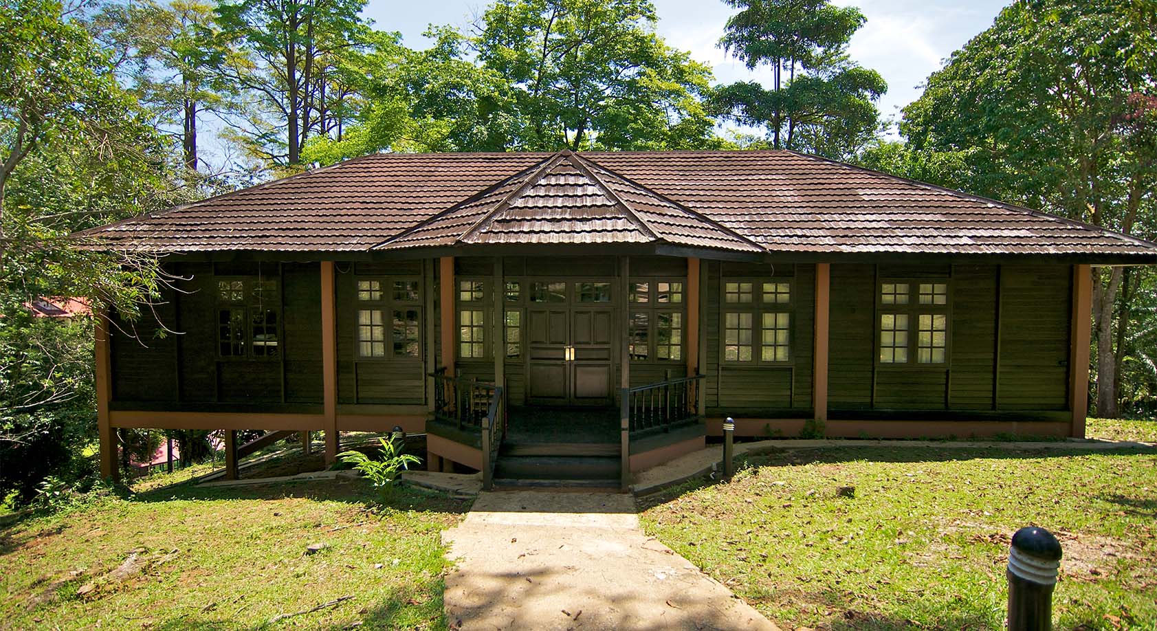 Exterior 2-1683x918