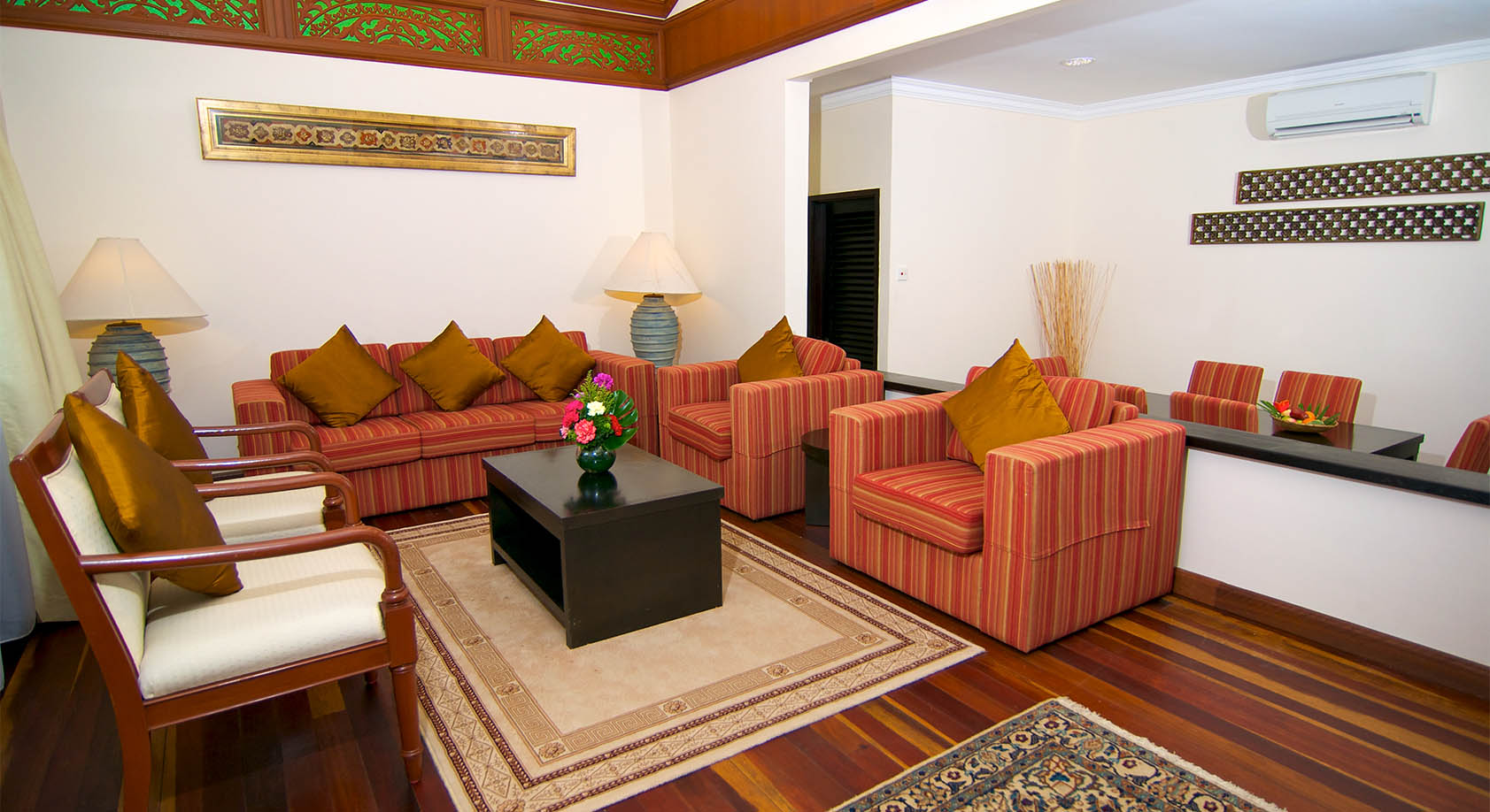 Living Hall I-1683x918